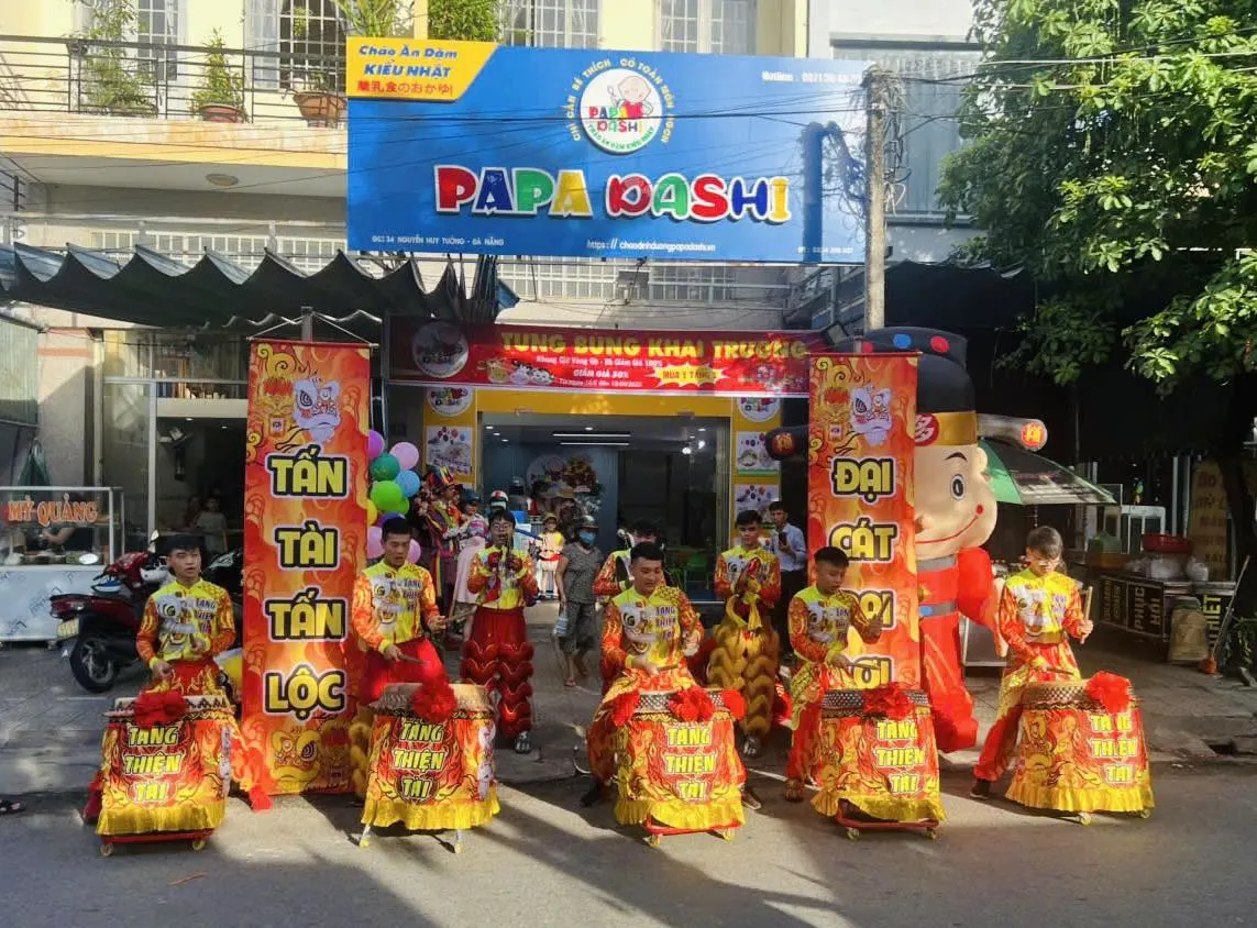 Múa lân ngày khai trương Papa Dashi Nguyễn Huy Tưởng, Đà Nẵng