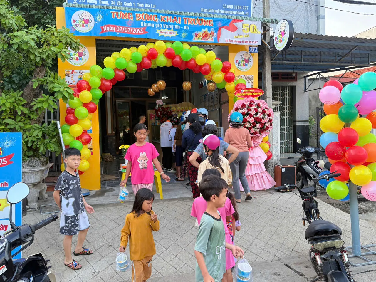 Toàn cảnh cửa hàng Papa Dashi Vân Canh, Bình Định ngày khai trương